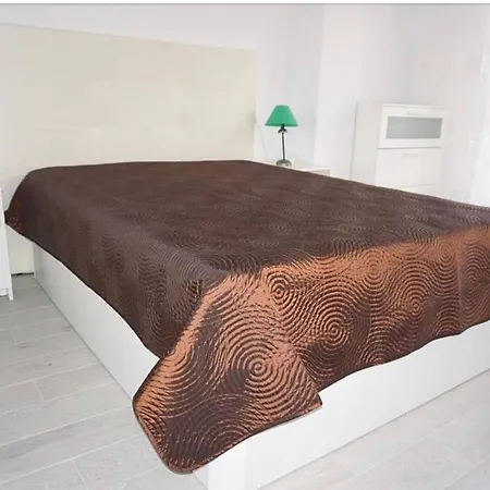 лагуна Apartment *